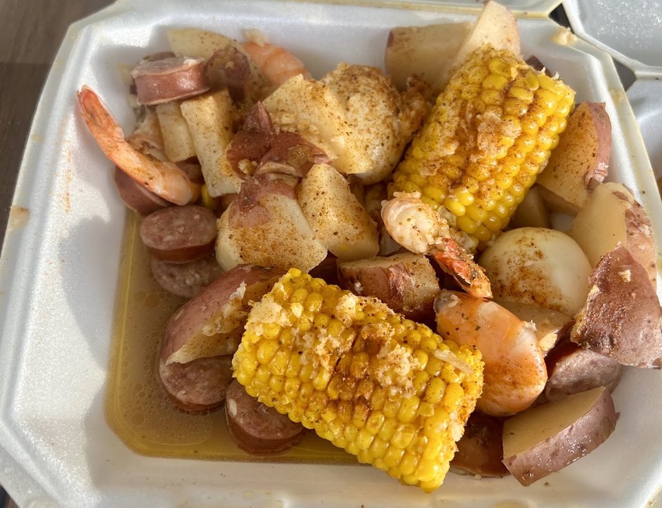 Fried chicken and rice served for dine-in.